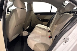 valkoinen SEAT Toledo 2015 kuva 10.