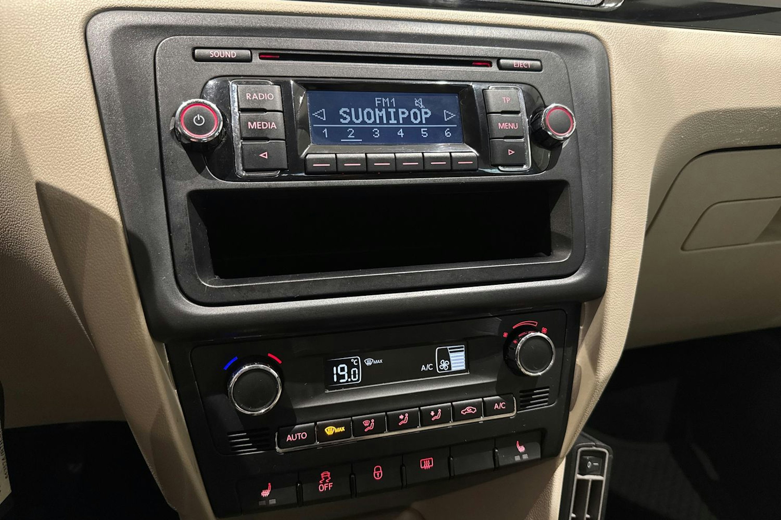 valkoinen SEAT Toledo 2015 kuva 19.