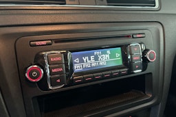 punainen SEAT Toledo 2015 kuva 18.