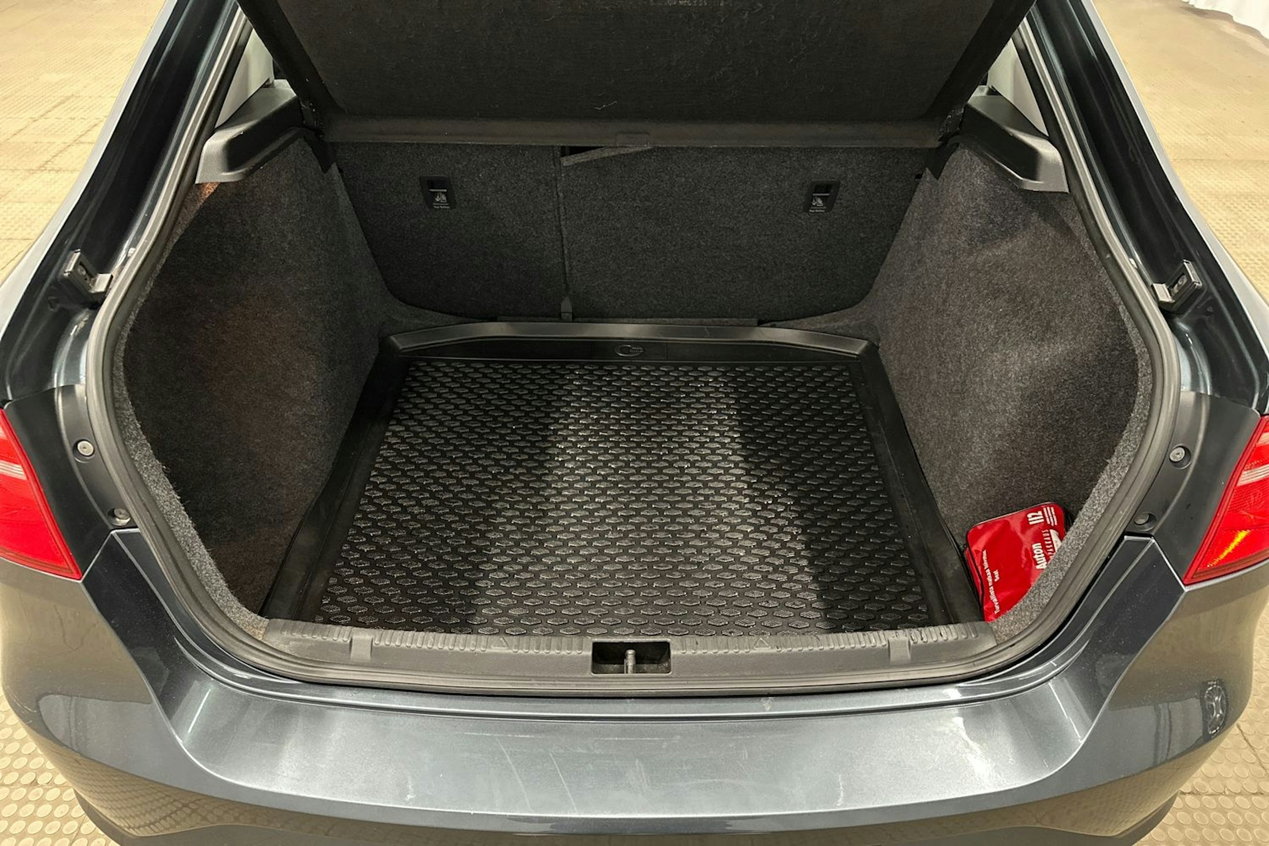 harmaa SEAT Toledo 2015 kuva 14.
