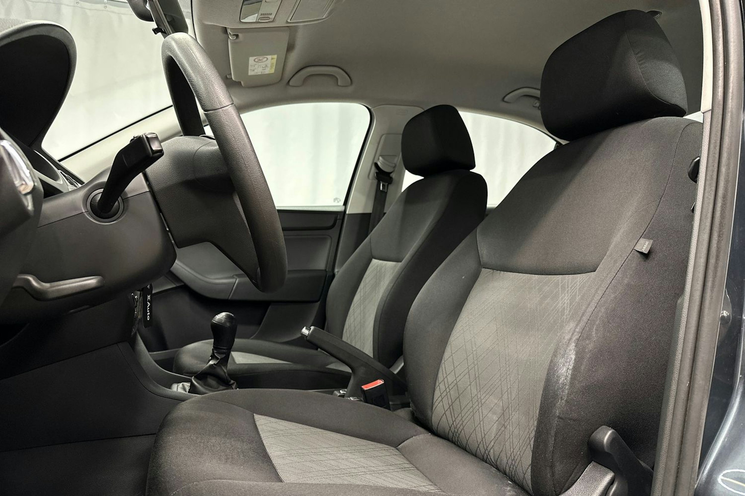 harmaa SEAT Toledo 2015 kuva 16.