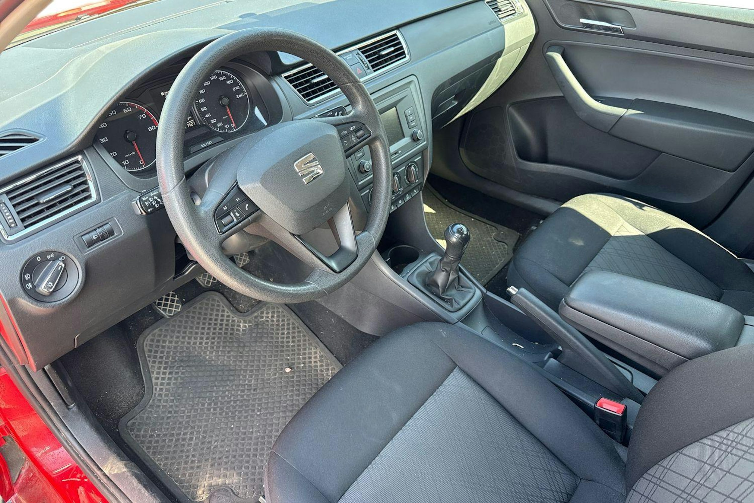 Punainen SEAT TOLEDO 2016 kuva 3.