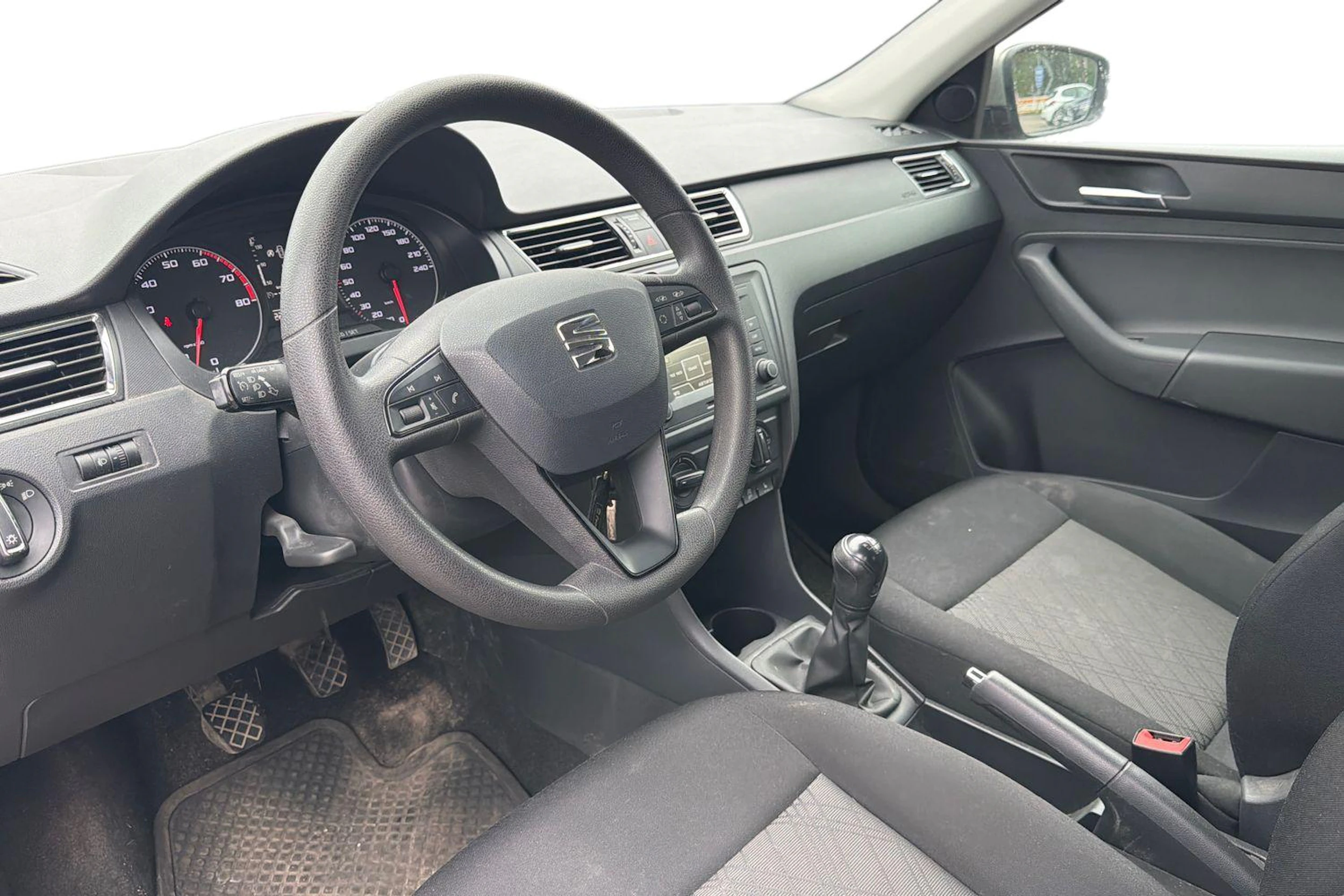 ruskea (beige) SEAT Toledo 2017 kuva 3.