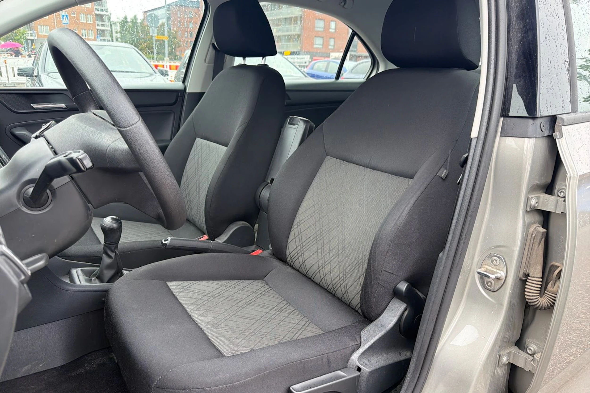 ruskea (beige) SEAT Toledo 2017 kuva 4.