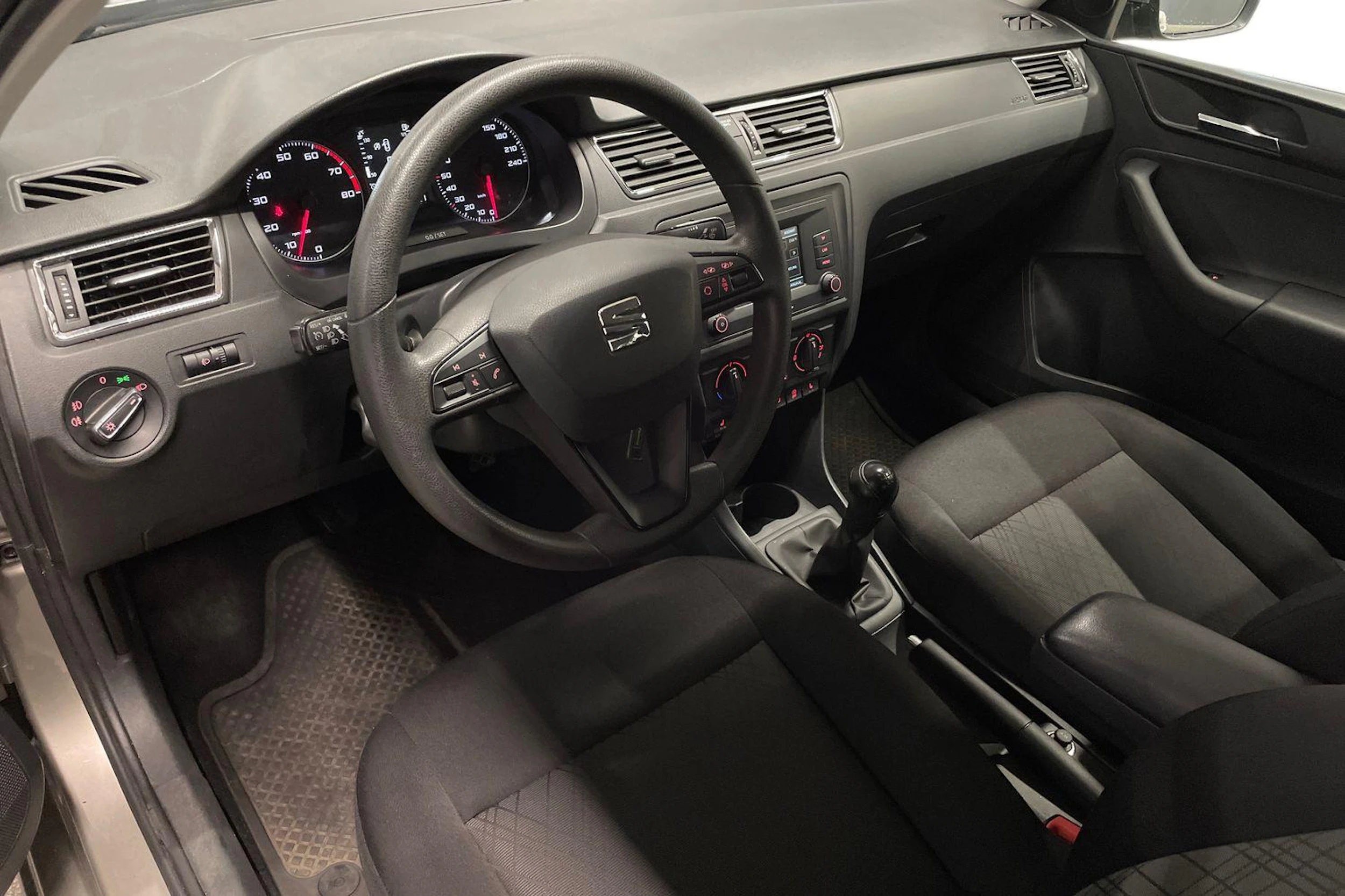 ruskea (beige) SEAT Toledo 2017 kuva 6.
