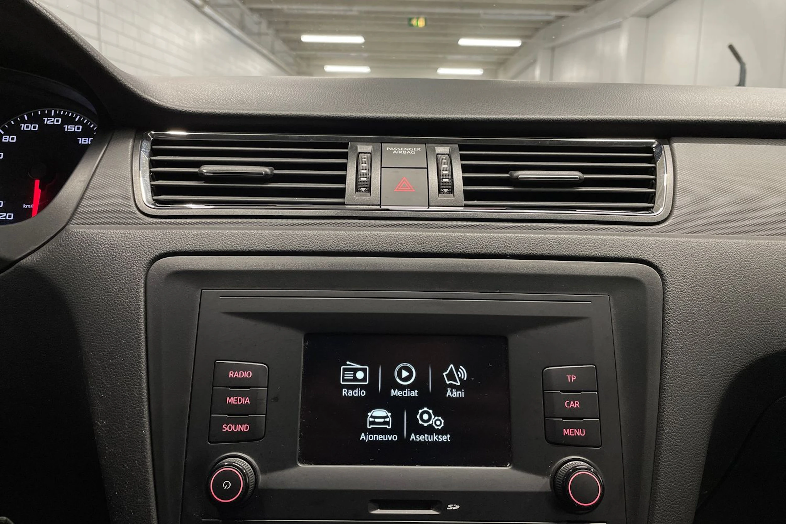 ruskea (beige) SEAT Toledo 2017 kuva 13.