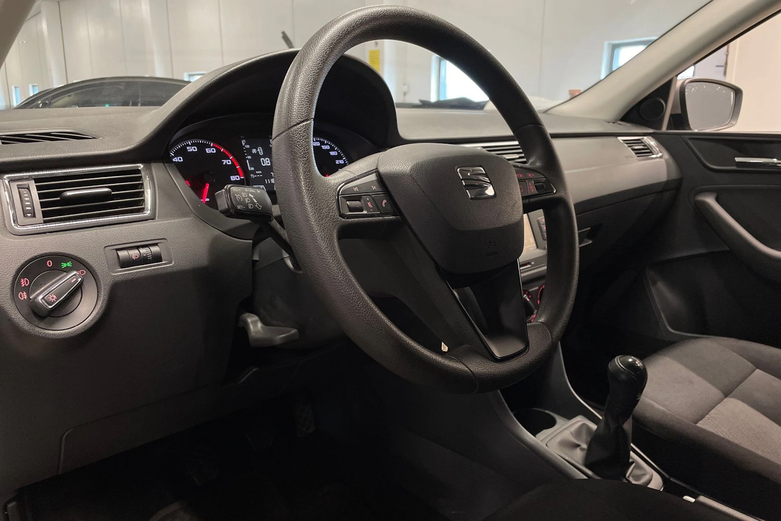 ruskea (beige) SEAT Toledo 2017 kuva 18.