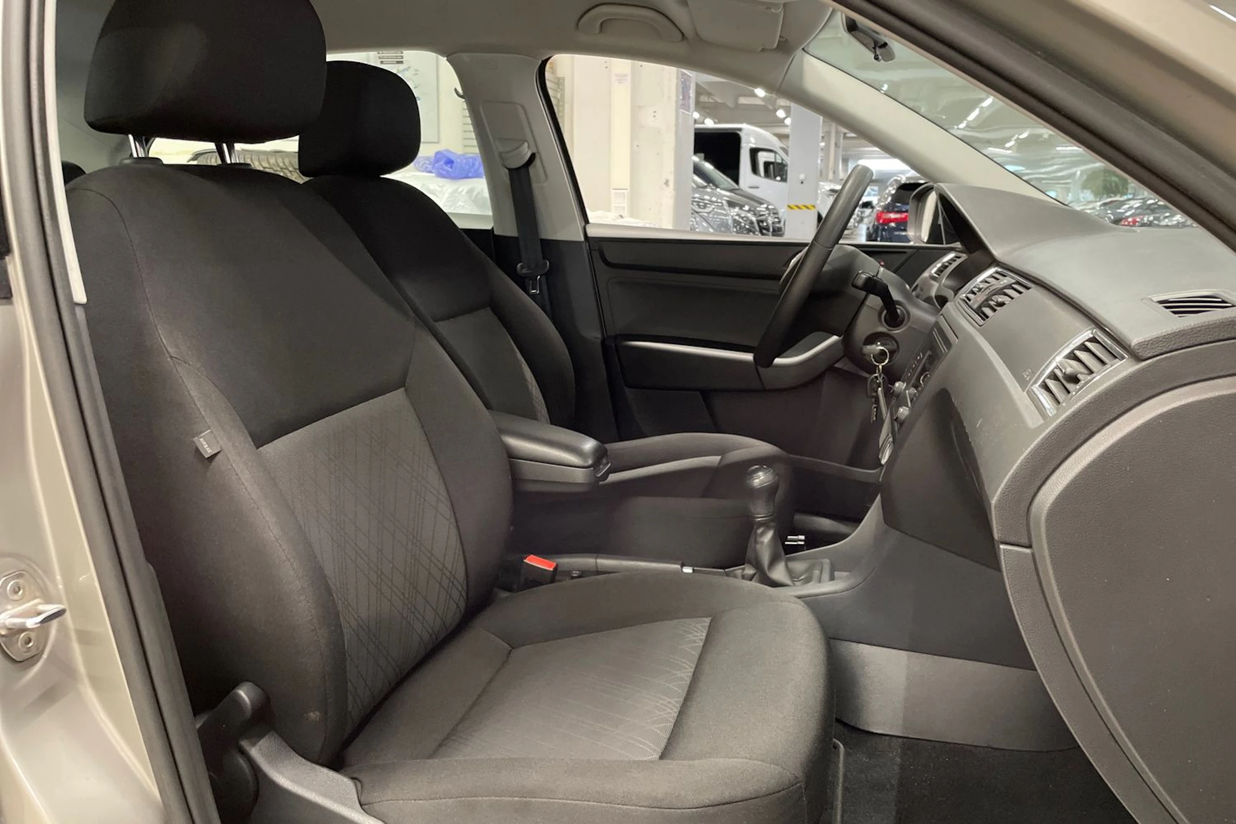 ruskea (beige) SEAT Toledo 2017 kuva 19.