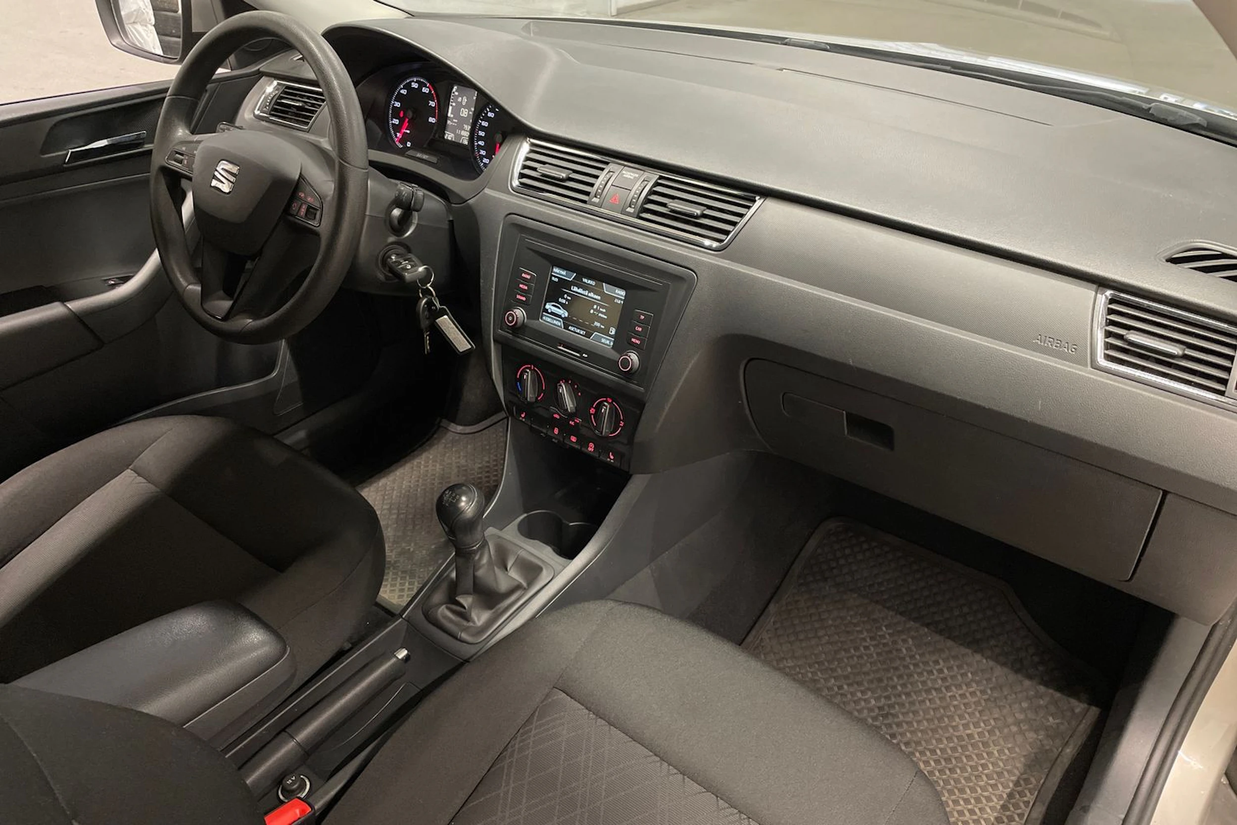 ruskea (beige) SEAT Toledo 2017 kuva 20.