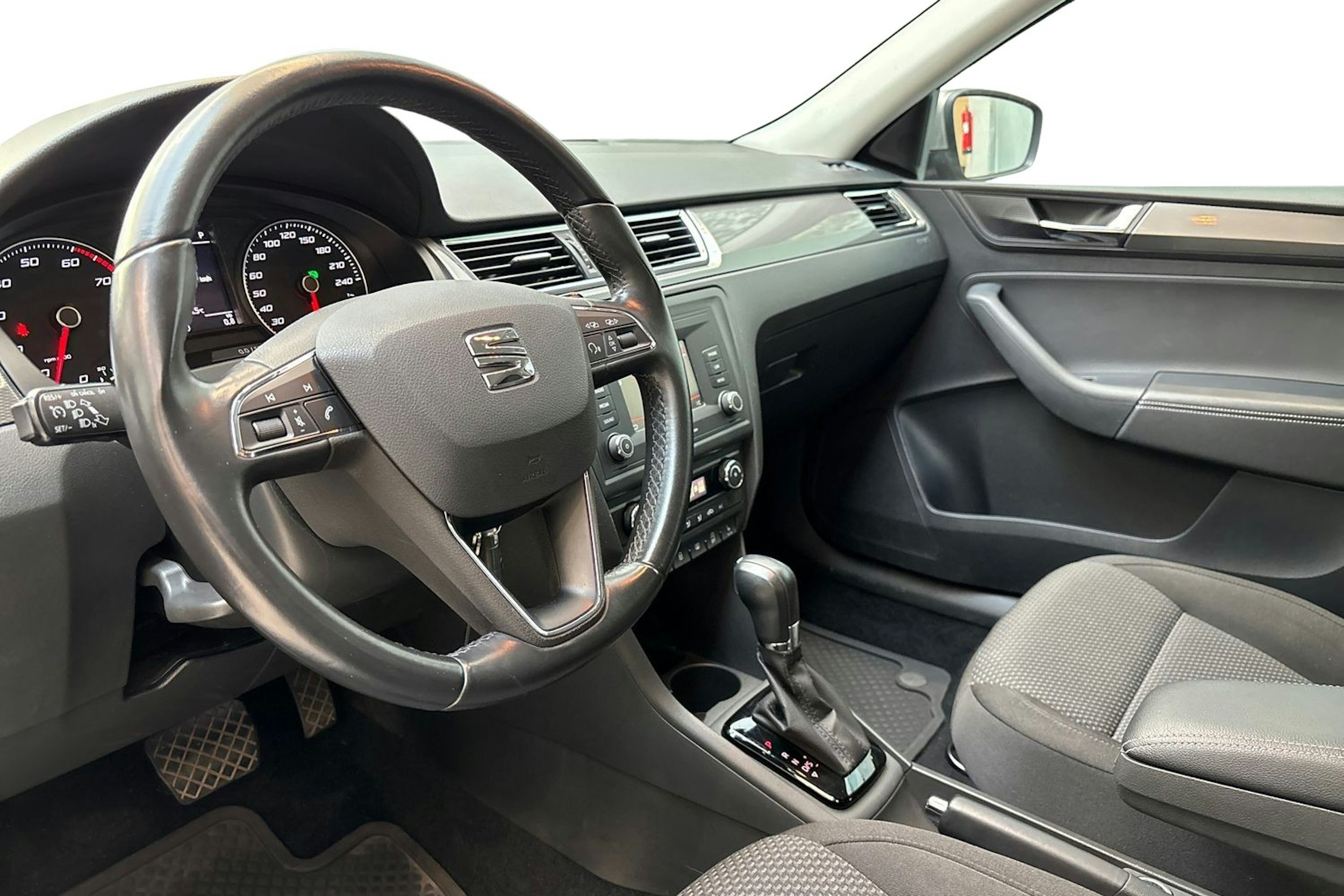 ruskea (beige) SEAT Toledo 2017 kuva 7.