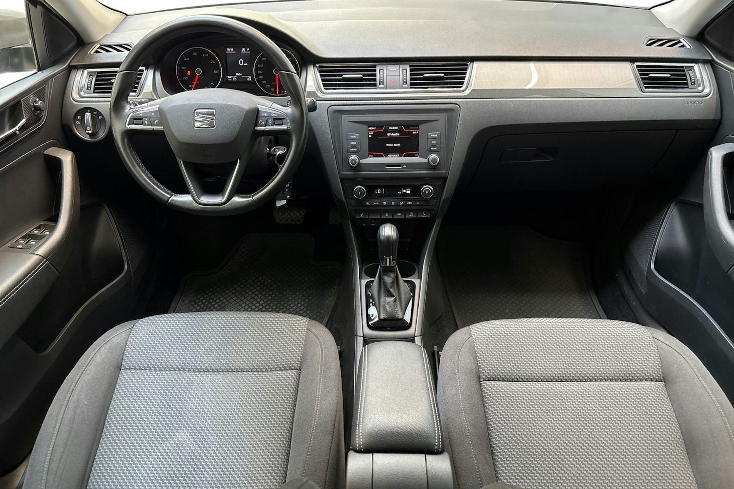 ruskea (beige) SEAT Toledo 2017 kuva 9.