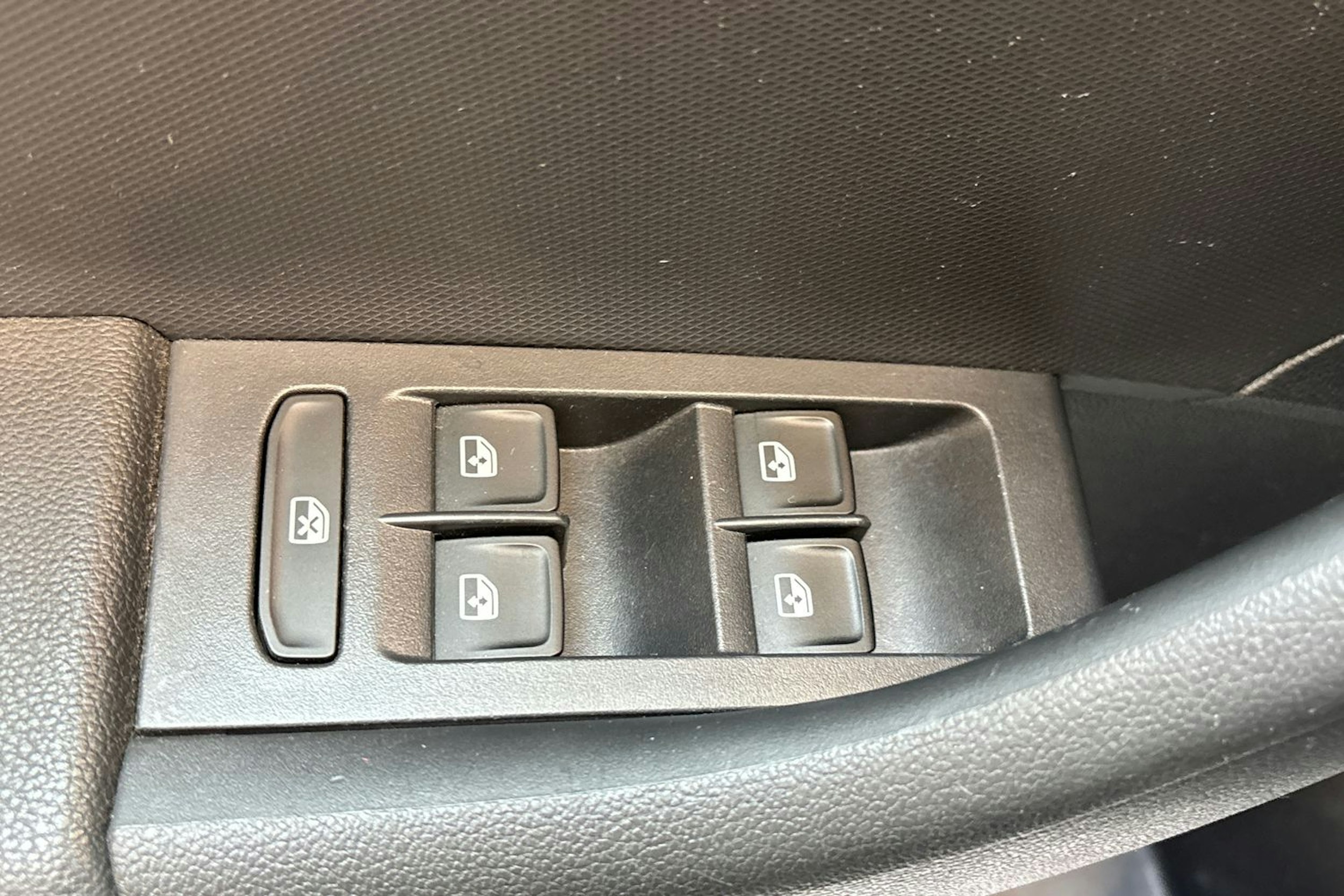 ruskea (beige) SEAT Toledo 2017 kuva 16.
