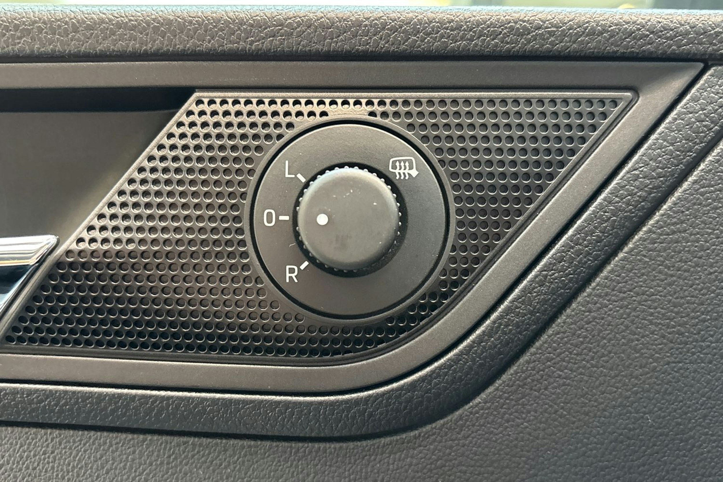 ruskea (beige) SEAT Toledo 2017 kuva 17.