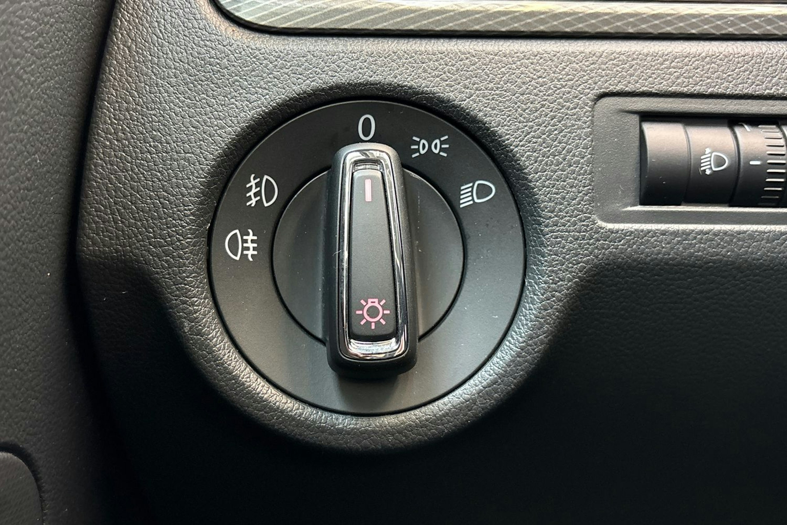 ruskea (beige) SEAT Toledo 2017 kuva 18.