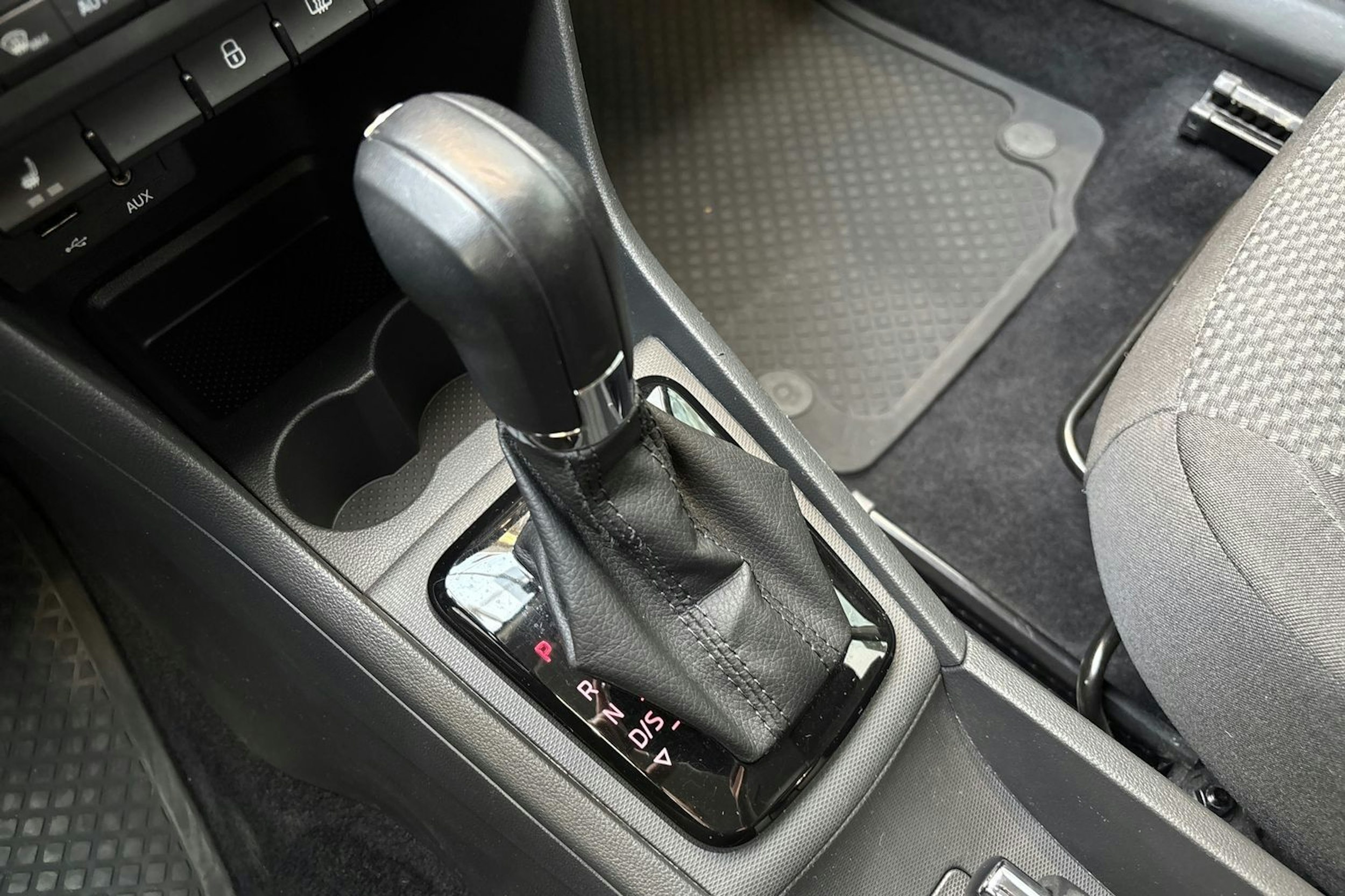 ruskea (beige) SEAT Toledo 2017 kuva 28.