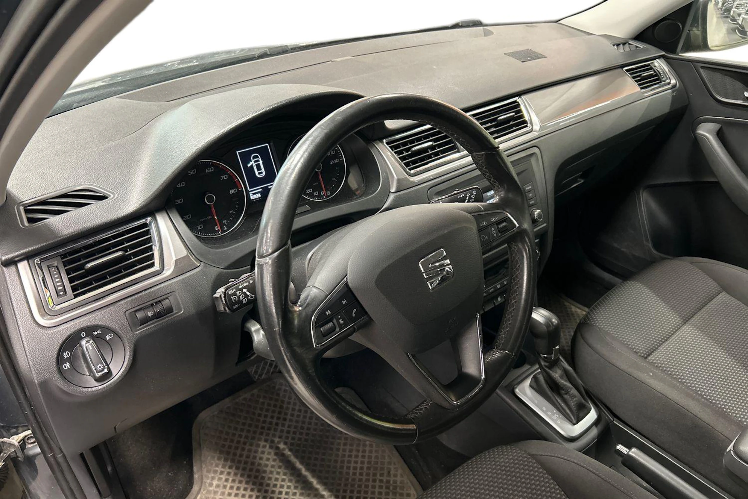 harmaa SEAT Toledo 2017 kuva 3.