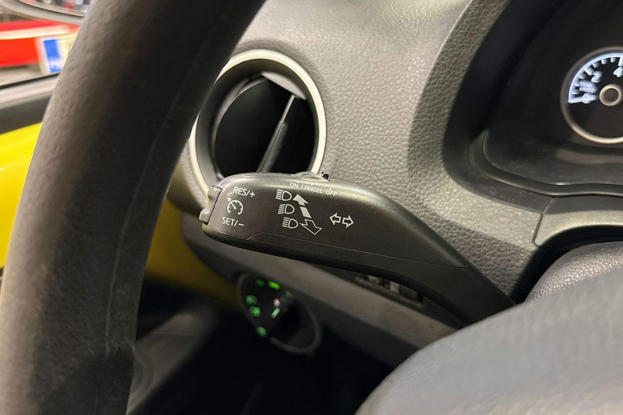 Keltainen Skoda CITIGO 2013 kuva 17.