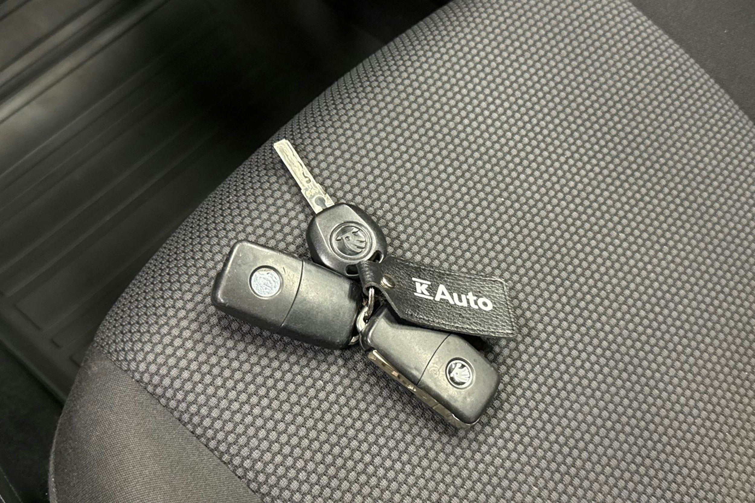 Keltainen Skoda CITIGO 2013 kuva 18.