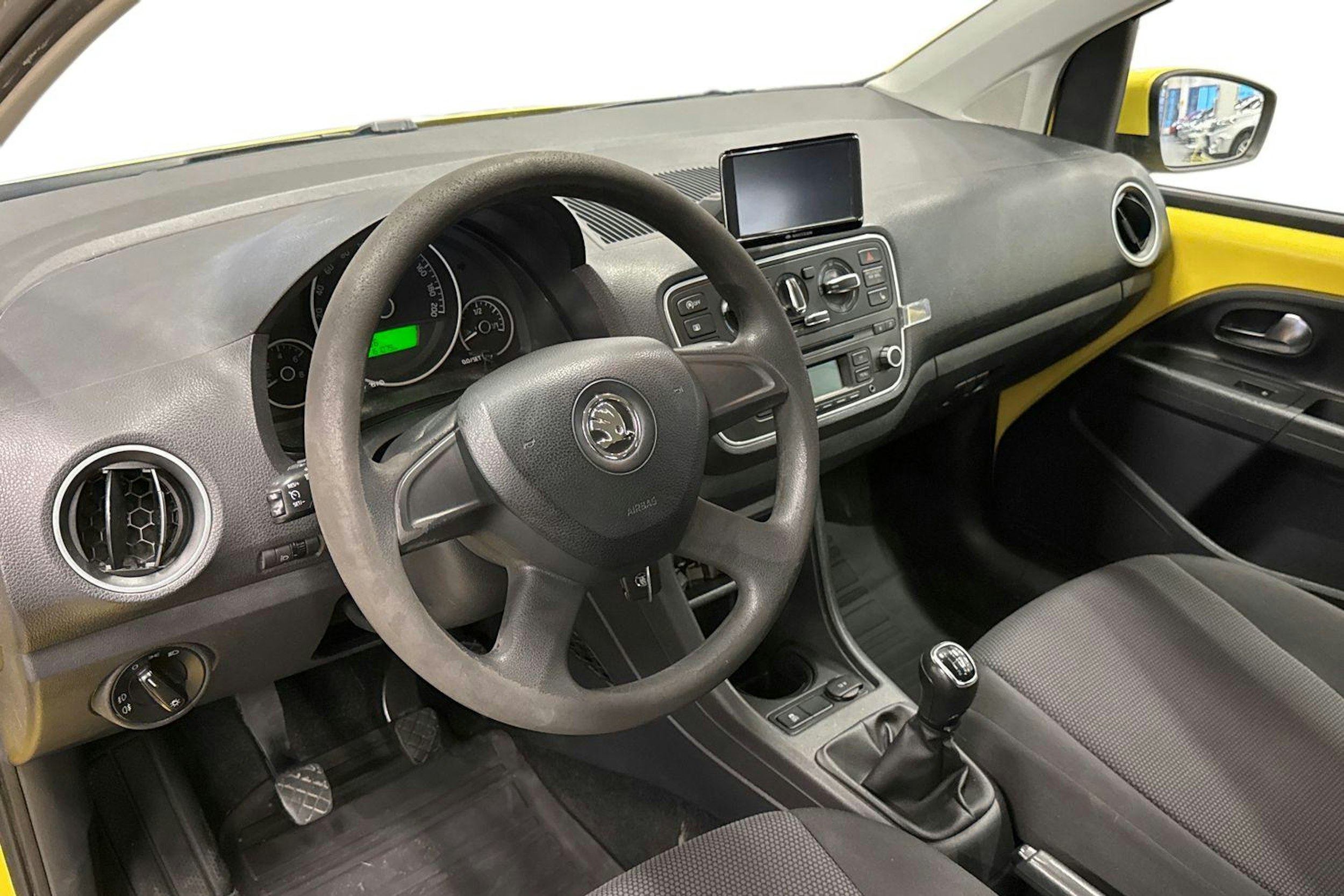 Keltainen Skoda CITIGO 2014 kuva 7.