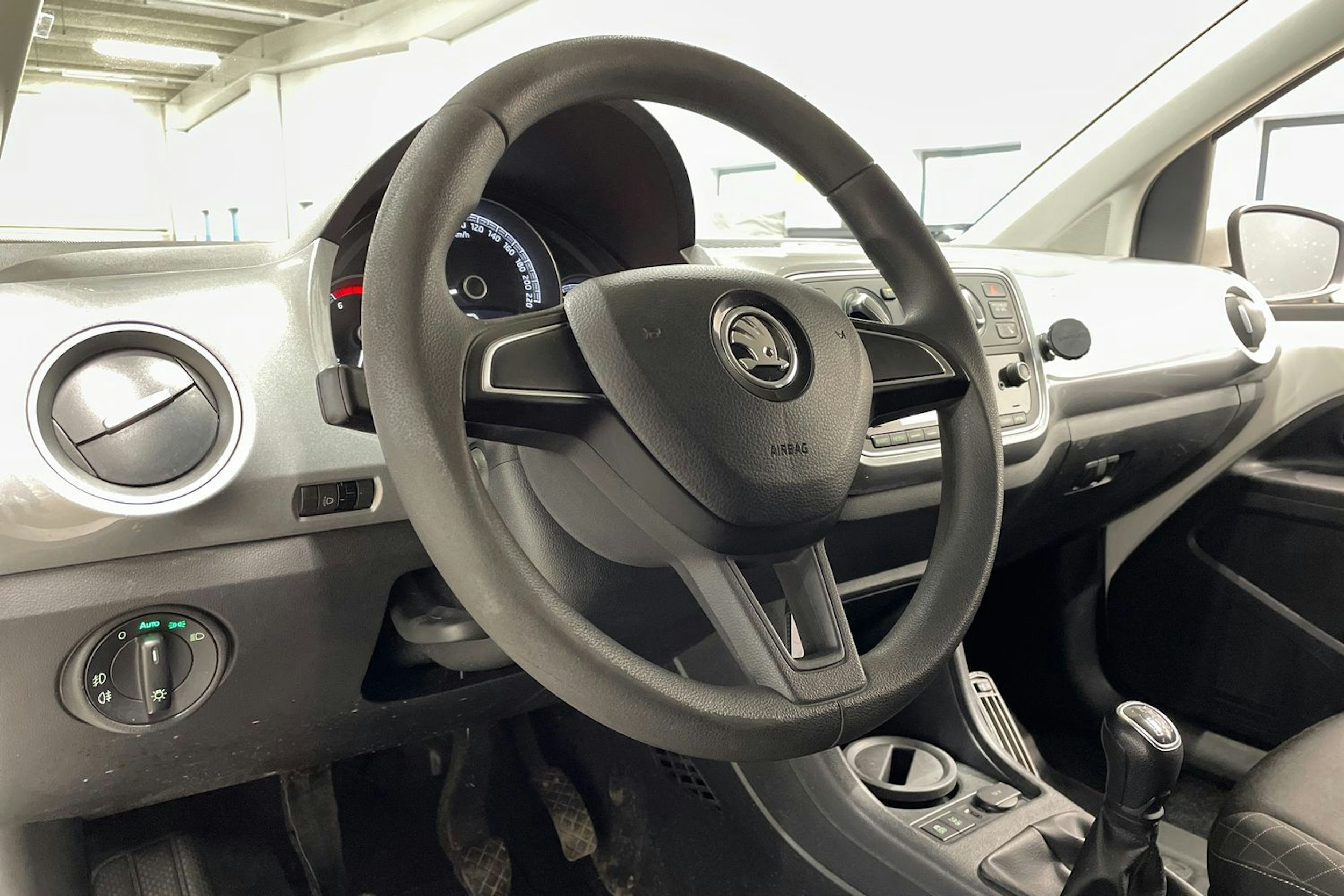 valkoinen Skoda Citigo 2017 kuva 19.