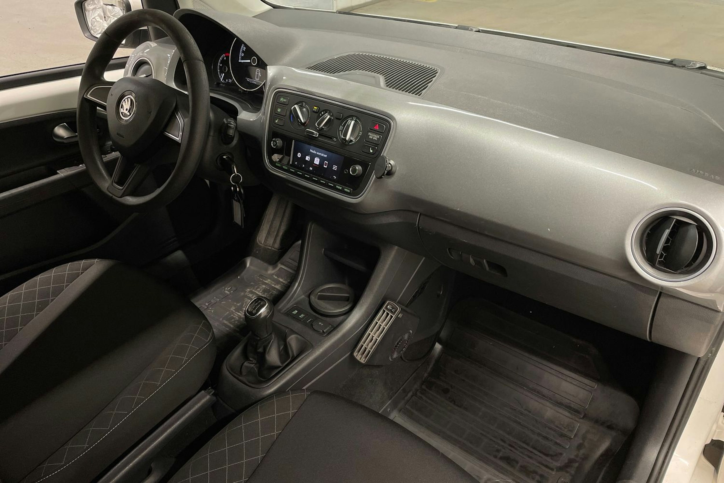 valkoinen Skoda Citigo 2017 kuva 21.