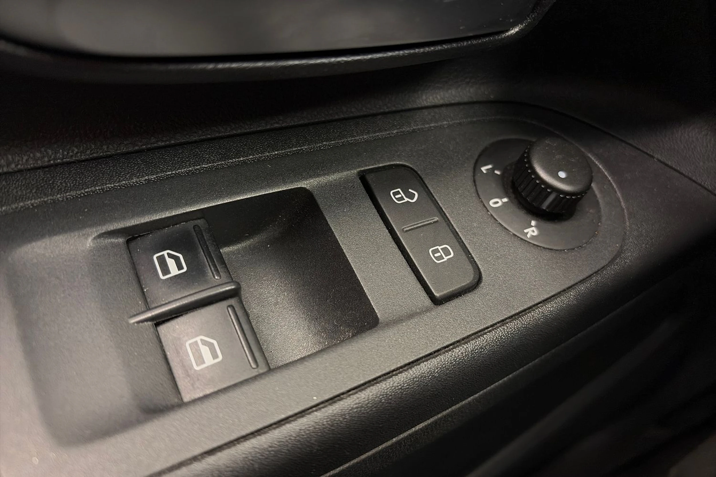 Valkoinen Skoda CITIGO 2021 kuva 18.