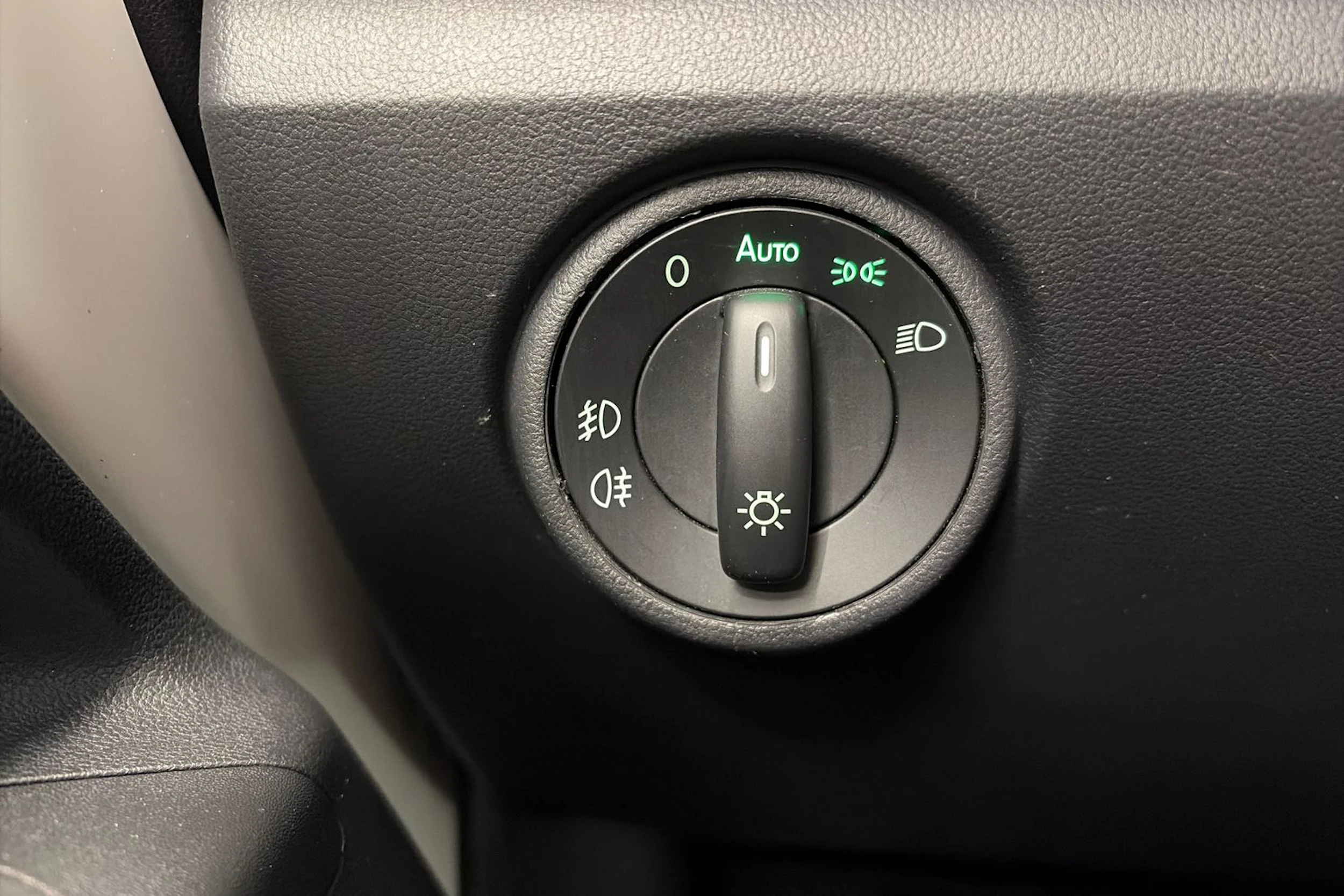 Valkoinen Skoda CITIGO 2021 kuva 19.