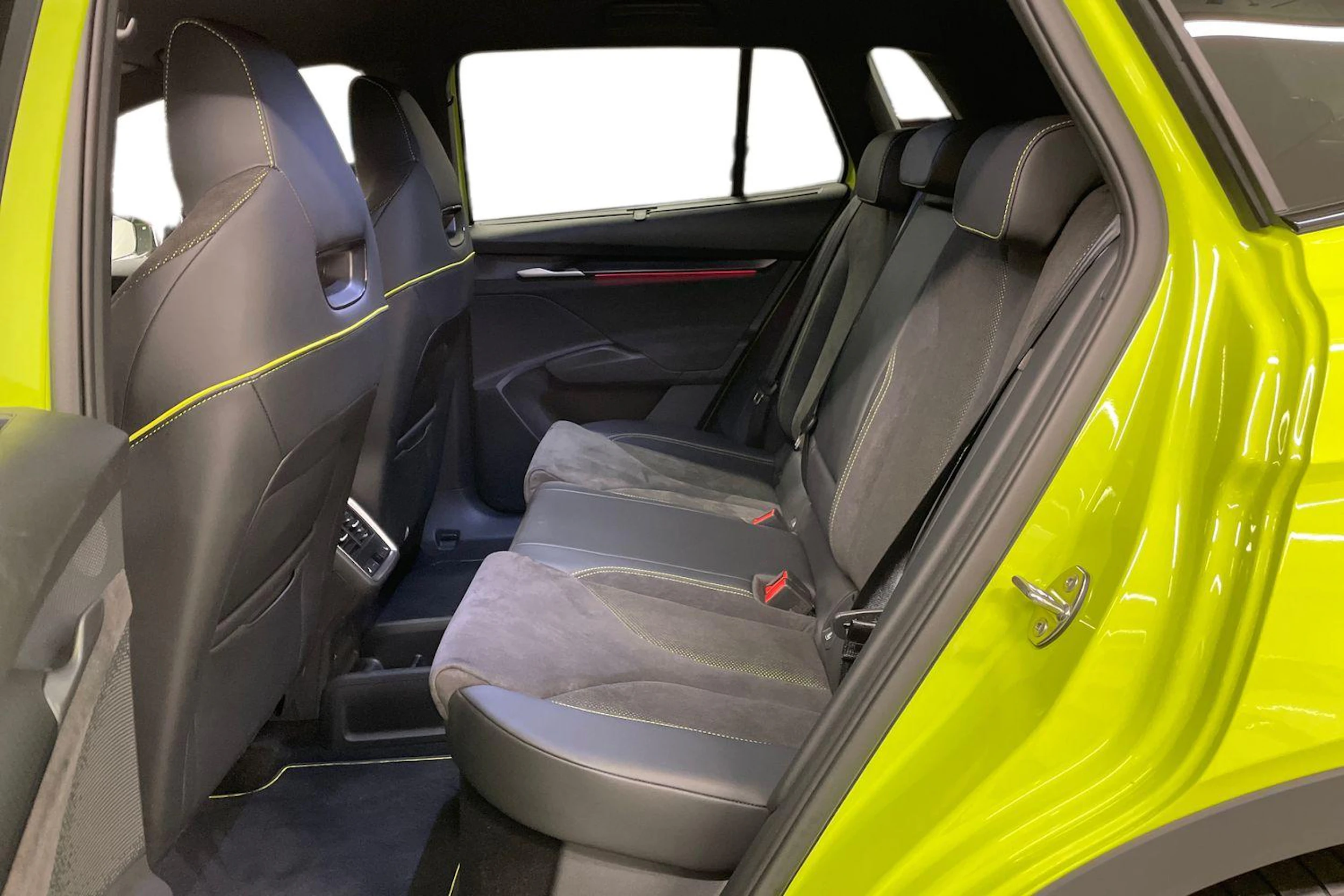 Vihreä Skoda Elroq 2025 kuva 8.