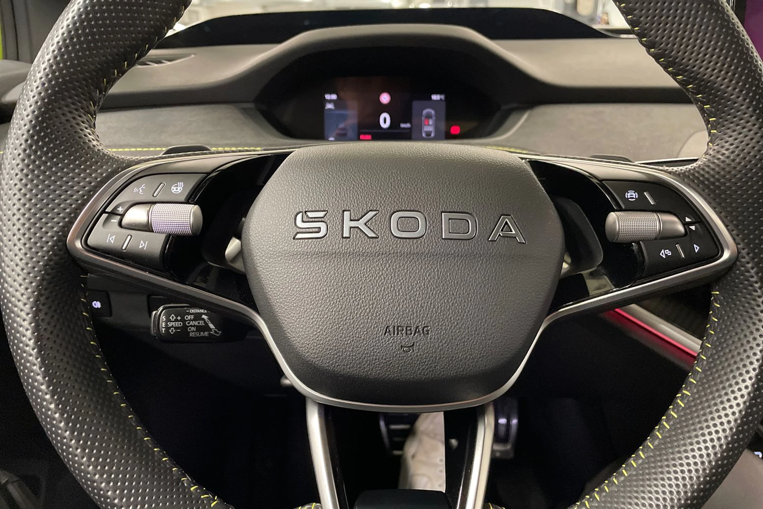 Vihreä Skoda Elroq 2025 kuva 13.