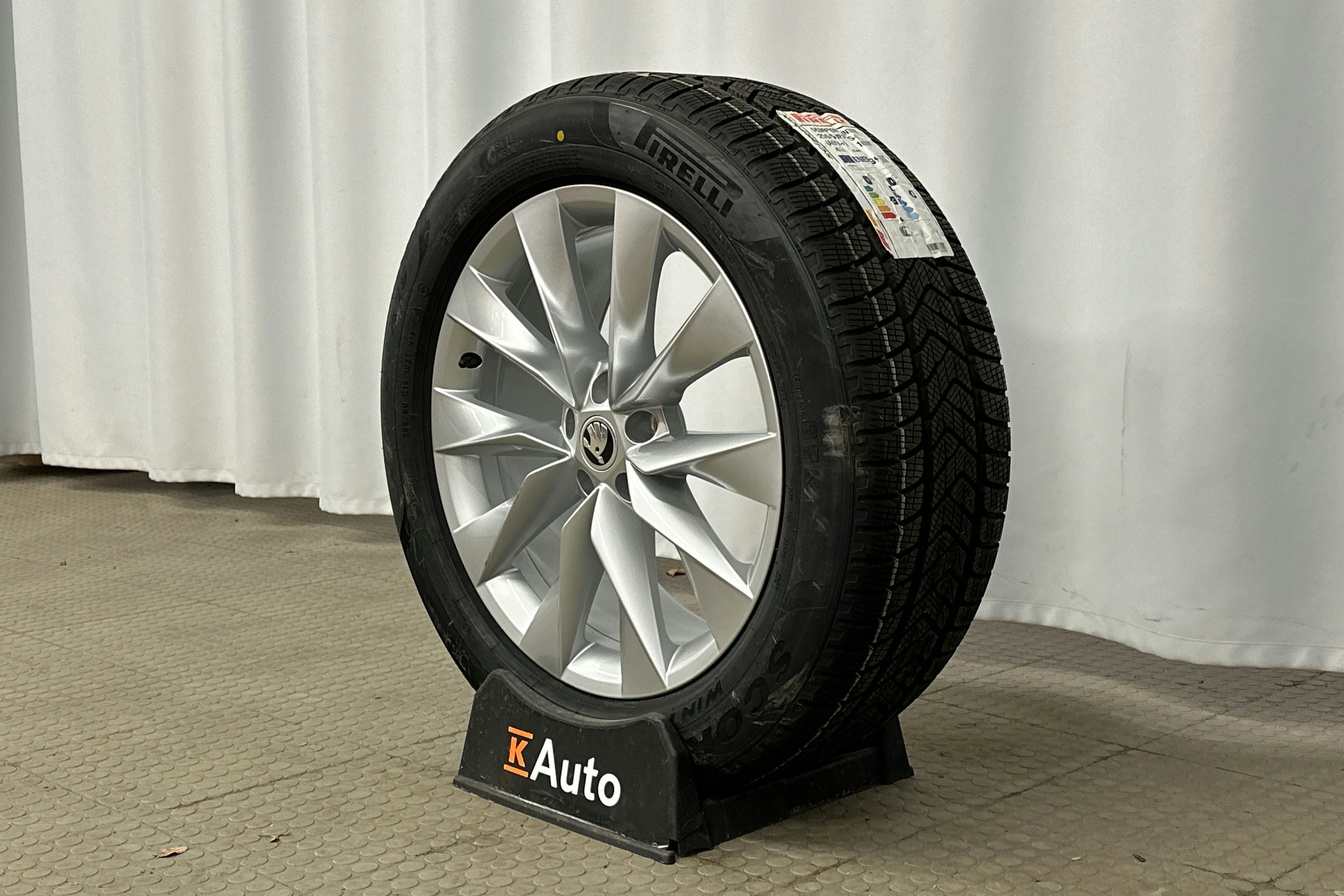 punainen Skoda Elroq 2025 kuva 13.