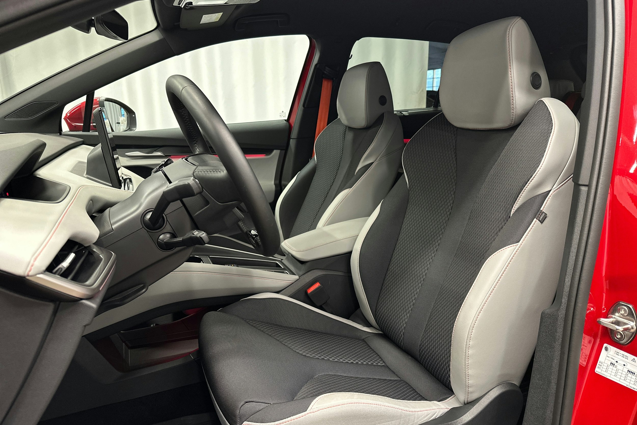 punainen Skoda Elroq 2025 kuva 18.