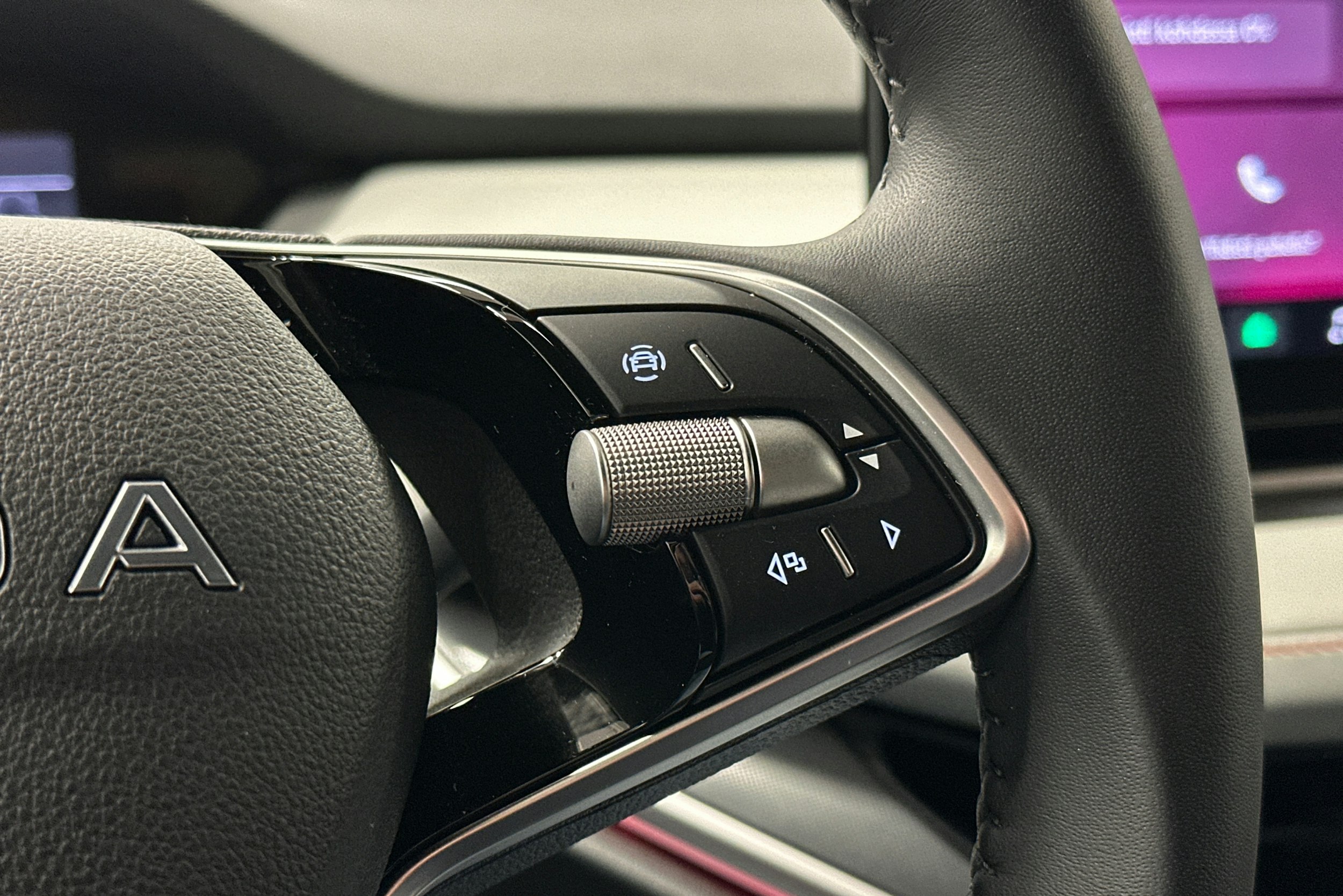 punainen Skoda Elroq 2025 kuva 22.