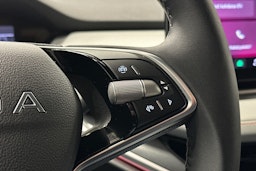 punainen Skoda Elroq 2025 kuva 22.