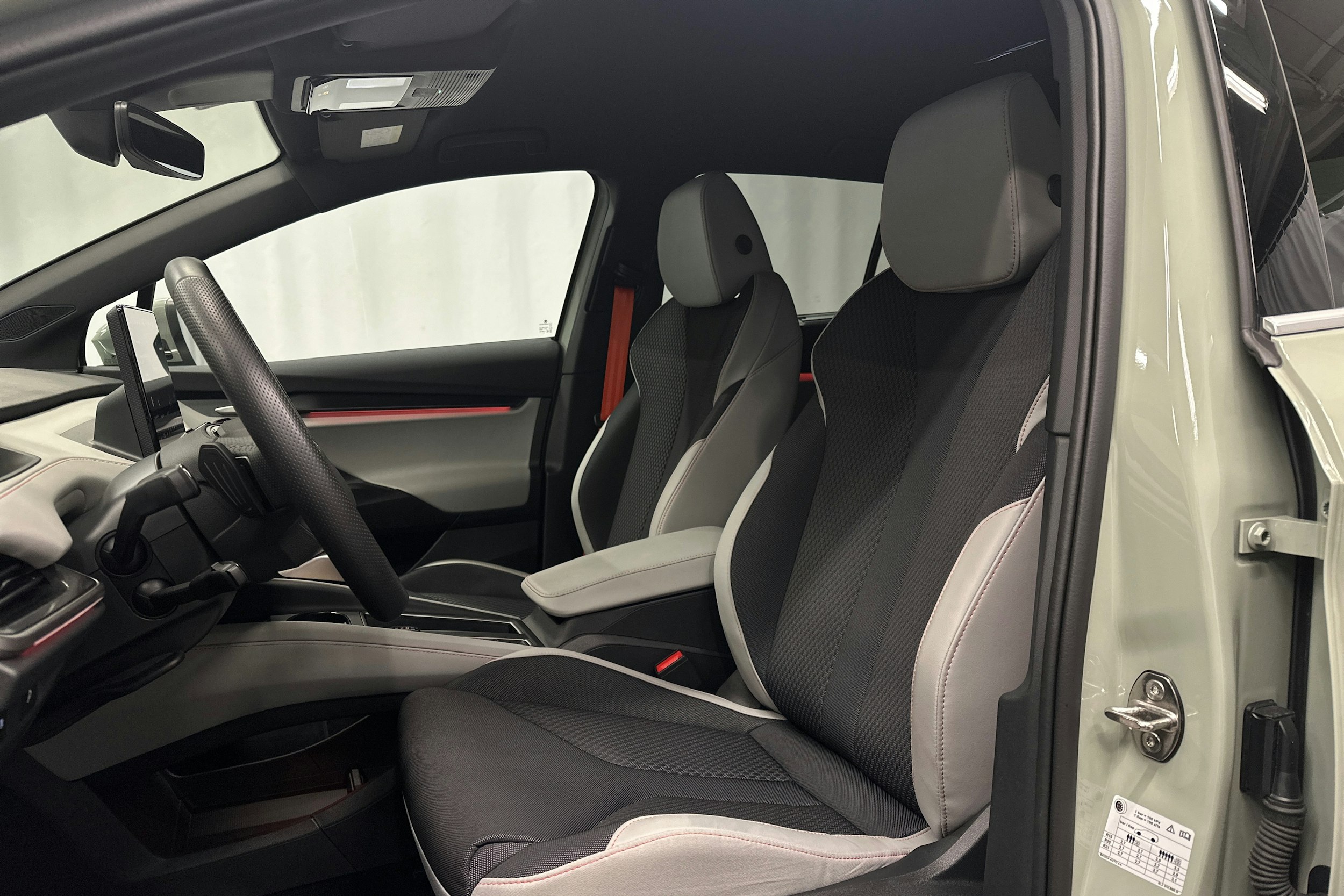 vihreä Skoda Elroq 2025 kuva 16.