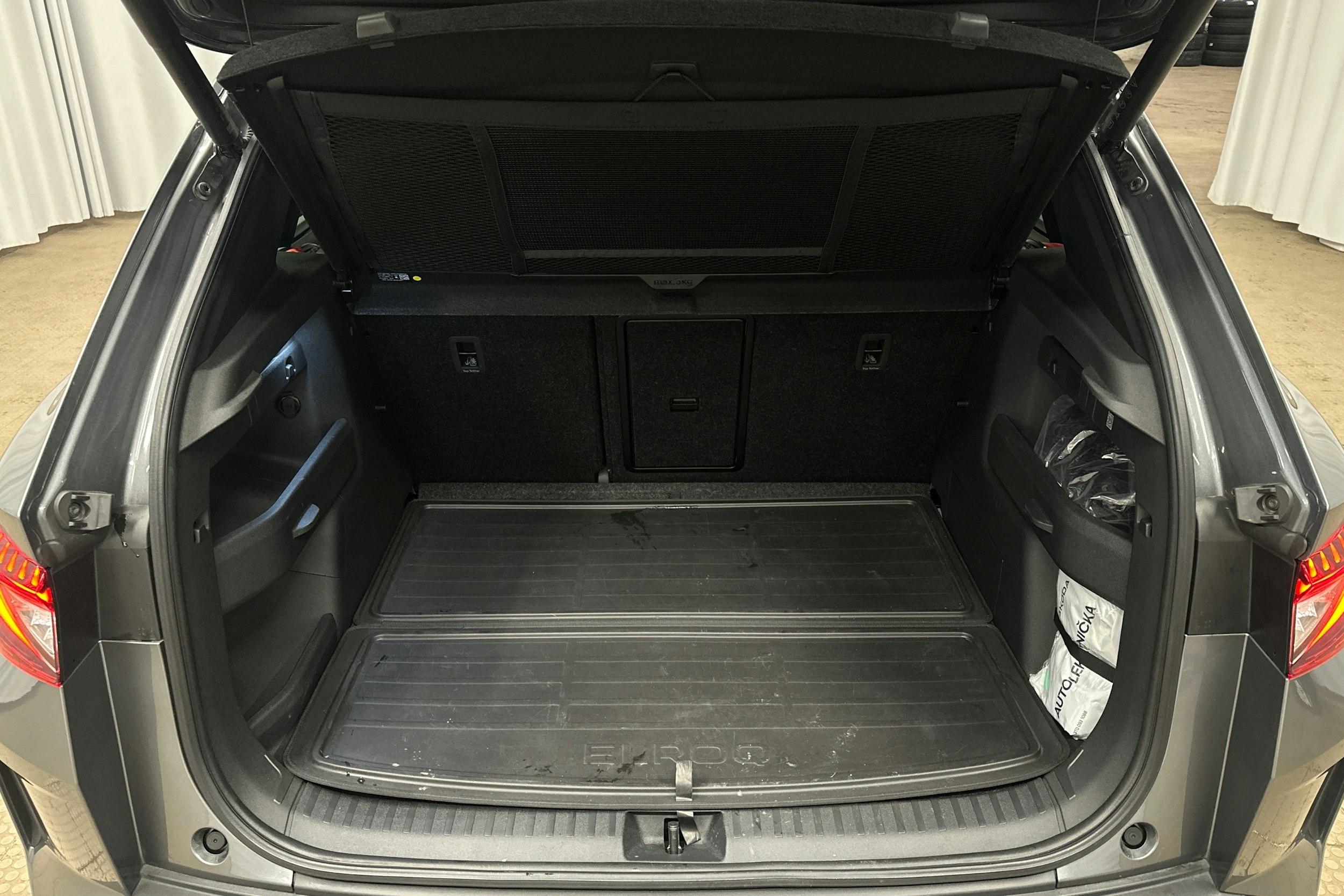 harmaa Skoda Elroq 2025 kuva 14.
