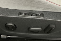 harmaa Skoda Elroq 2025 kuva 18.