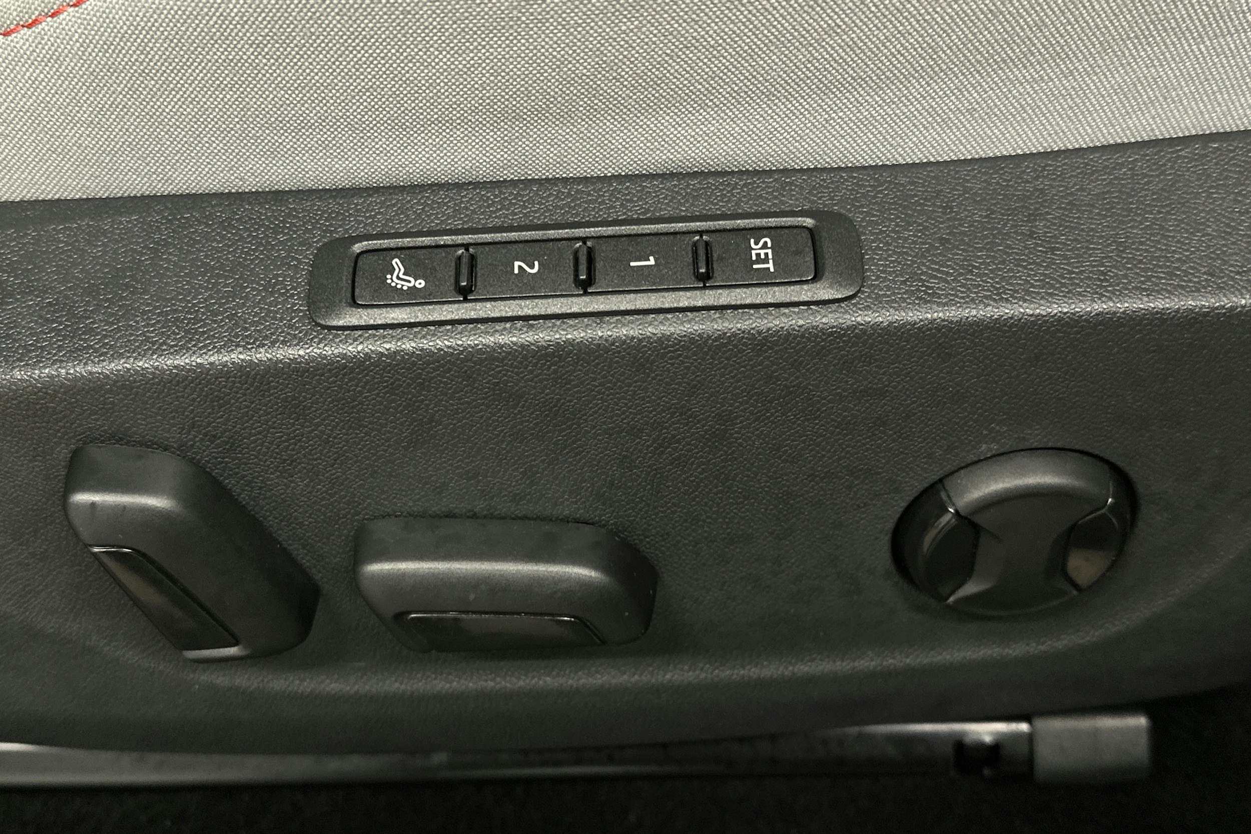 harmaa Skoda Elroq 2025 kuva 19.