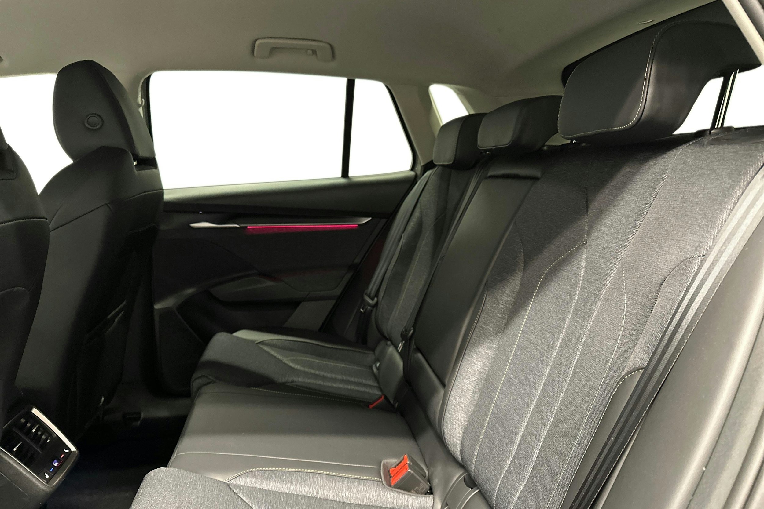 harmaa Skoda Elroq 2025 kuva 10.