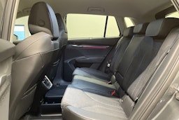 harmaa Skoda Elroq 2025 kuva 8.