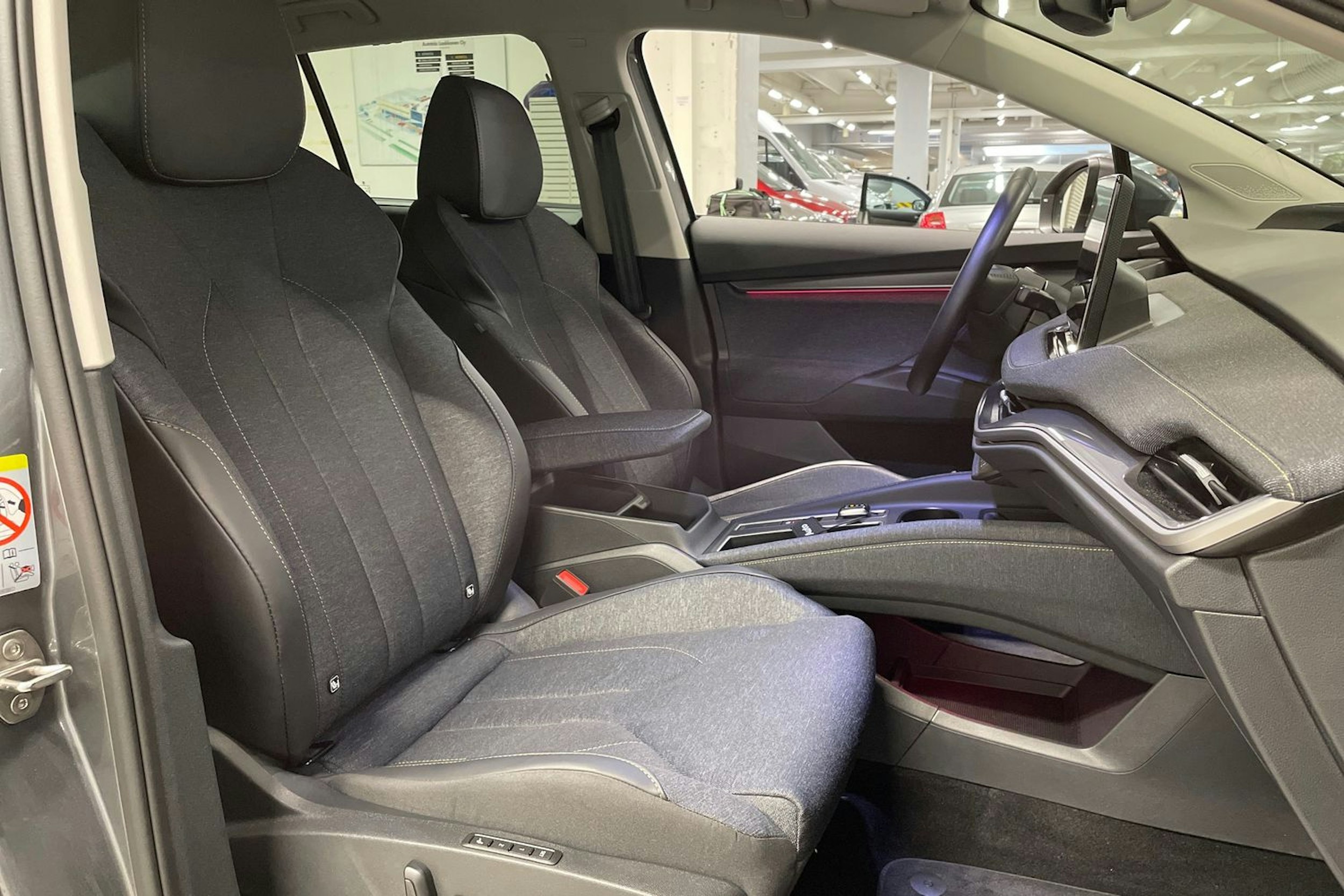 harmaa Skoda Elroq 2025 kuva 27.
