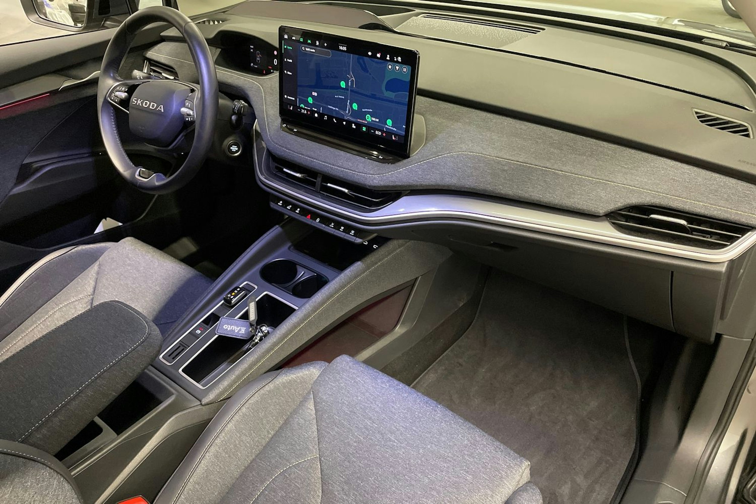 harmaa Skoda Elroq 2025 kuva 28.