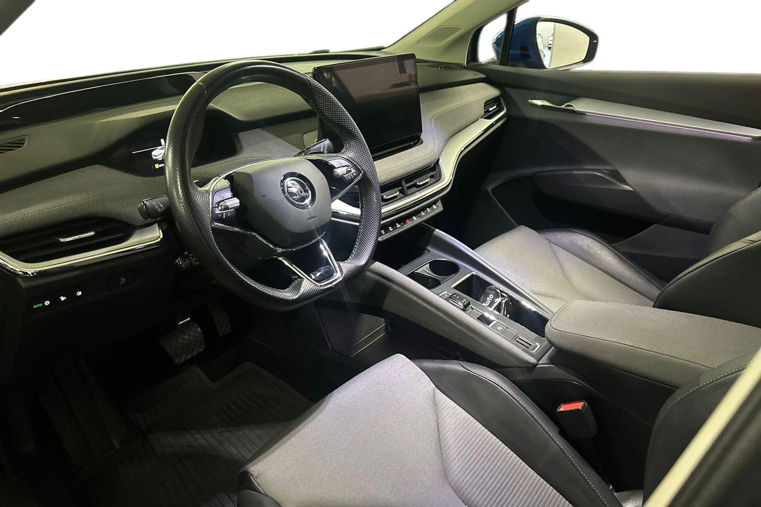 sininen Skoda Enyaq 2021 kuva 3.