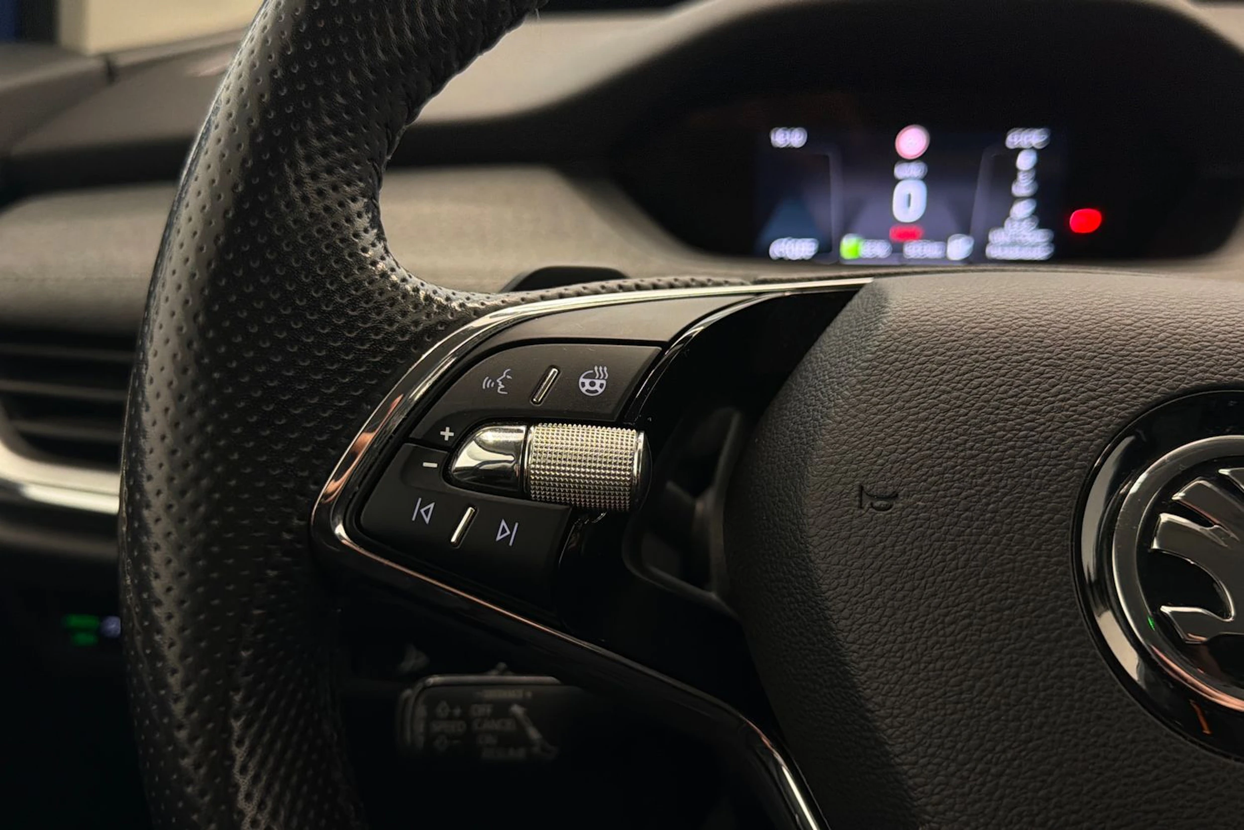 sininen Skoda Enyaq 2021 kuva 21.