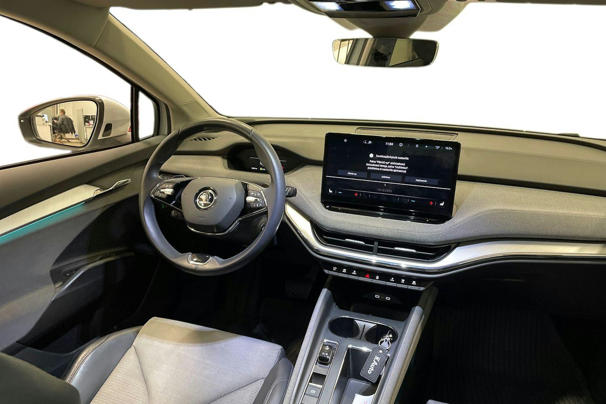 valkoinen Skoda Enyaq 2021 kuva 9.