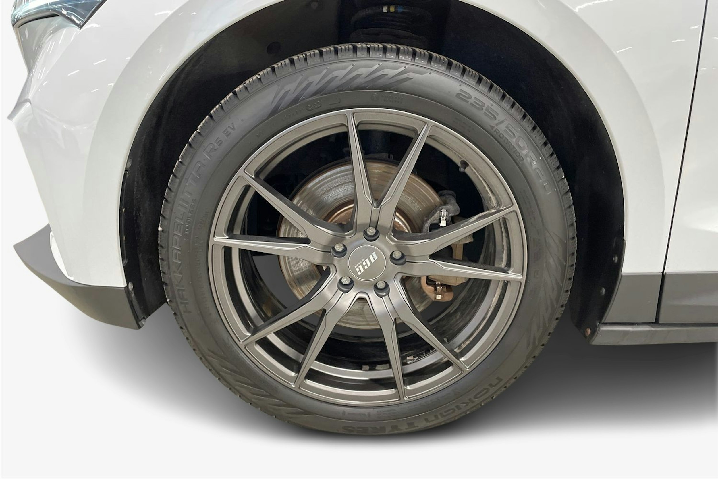 valkoinen Skoda Enyaq 2021 kuva 11.