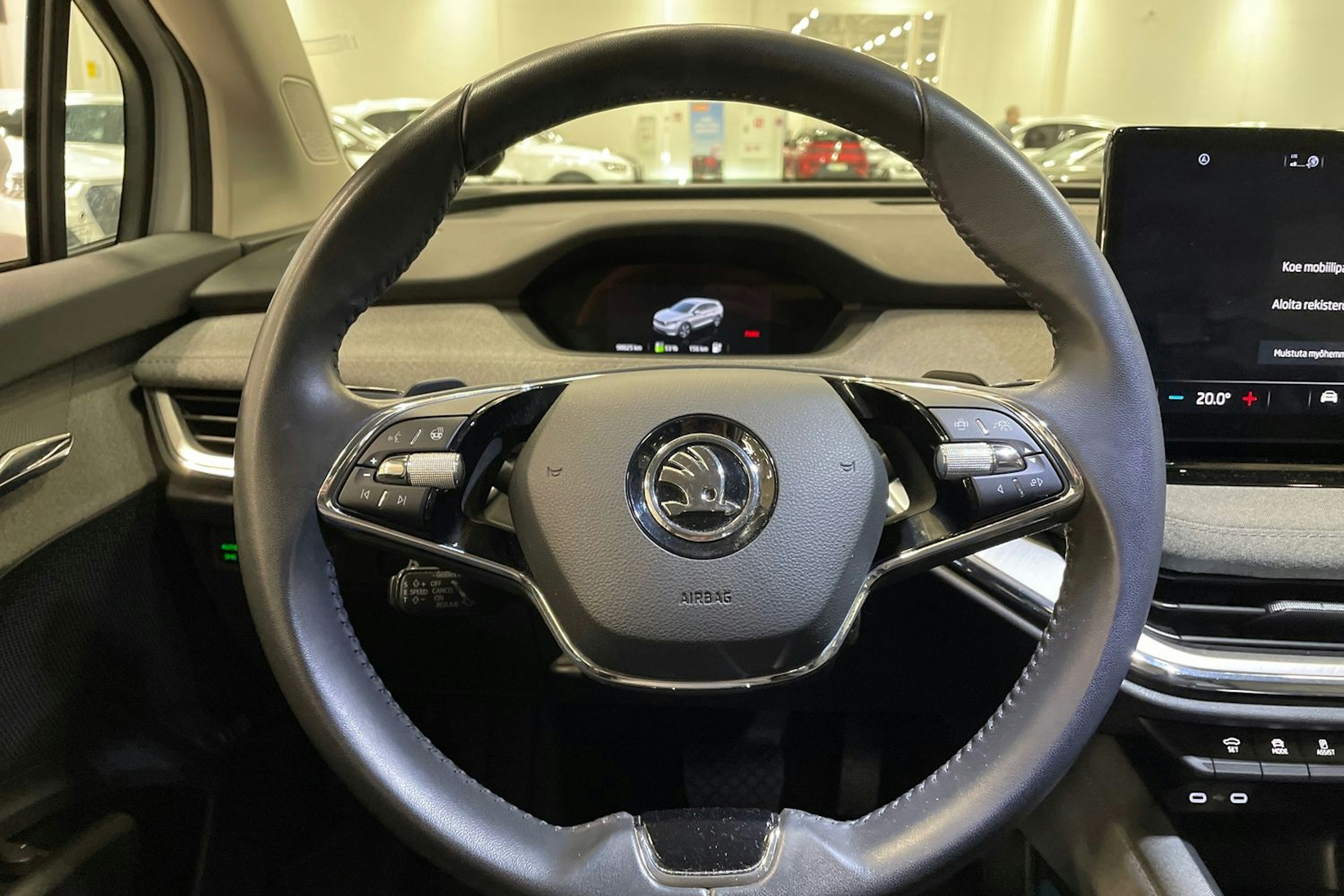 valkoinen Skoda Enyaq 2021 kuva 16.