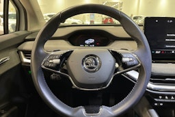 valkoinen Skoda Enyaq 2021 kuva 16.