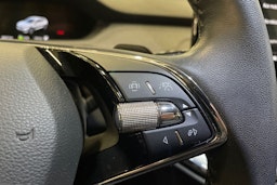 valkoinen Skoda Enyaq 2021 kuva 17.