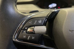 valkoinen Skoda Enyaq 2021 kuva 18.