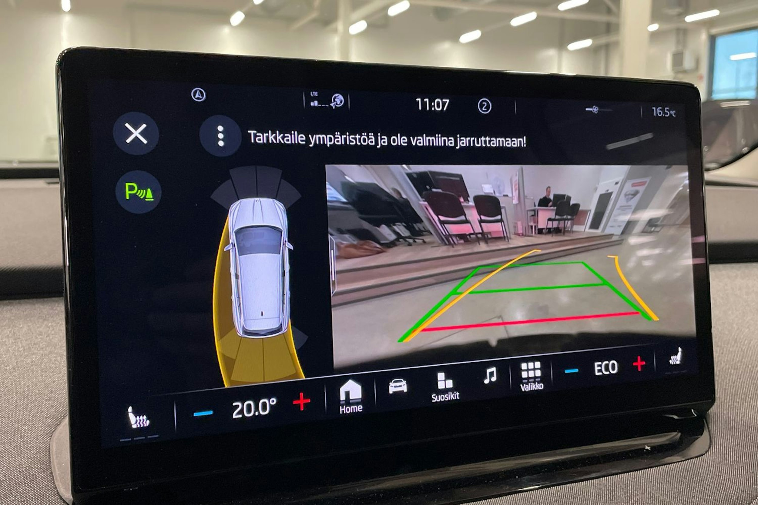 valkoinen Skoda Enyaq 2021 kuva 23.